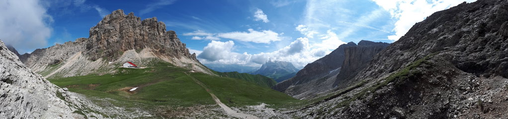 Die Tierser-Alpl-Hütte unterhalb der Rosszähne. Foto: Konrad Gwiggner