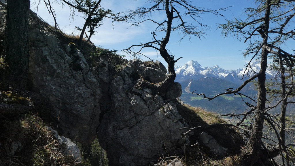 Blick zum Watzmann über dem Felsenfenster. Foto: Karl Plohovich