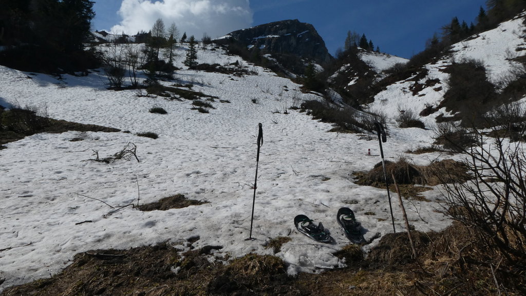 Schneeschuhe mit Schrottwand. Foto: Karl Plohovich