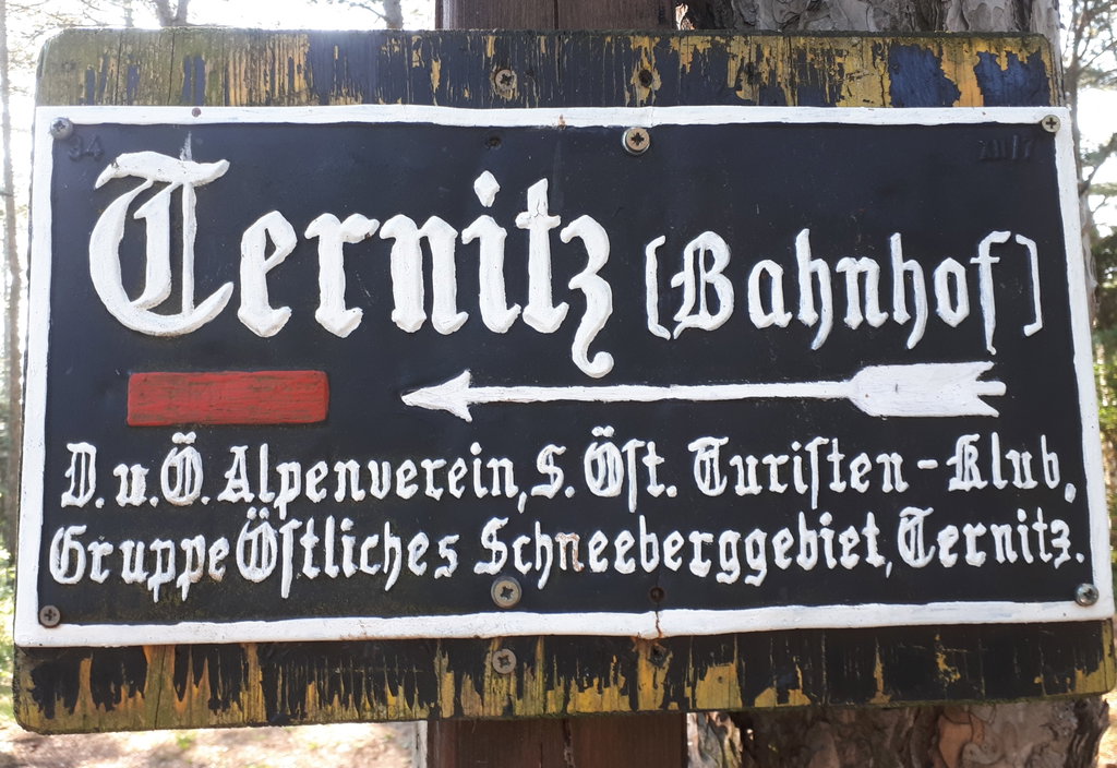Antiker Wegweiser nach Ternitz