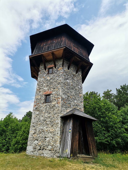Rapunzel lasse dein Haar herunter, Aussichtsturm Merkenstein. Foto Veronika Schöll