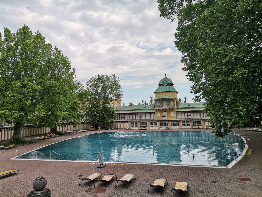 Das Blaue Becken im Thermalbad Bad Vöslau. Foto Veronika Schöll