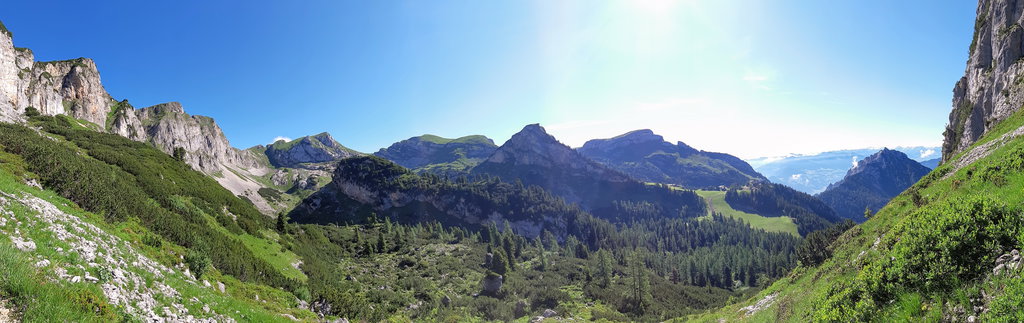 Ausblick in den Rofan während des Aufstiegs zur Rotspitze. Foto: Konrad Gwiggner