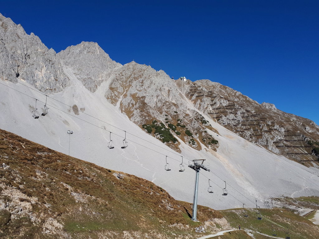 Das Skigebiet Seegrube mit der Hafelekar Bergstation im Huntergrund. Foto: Konrad Gwiggner