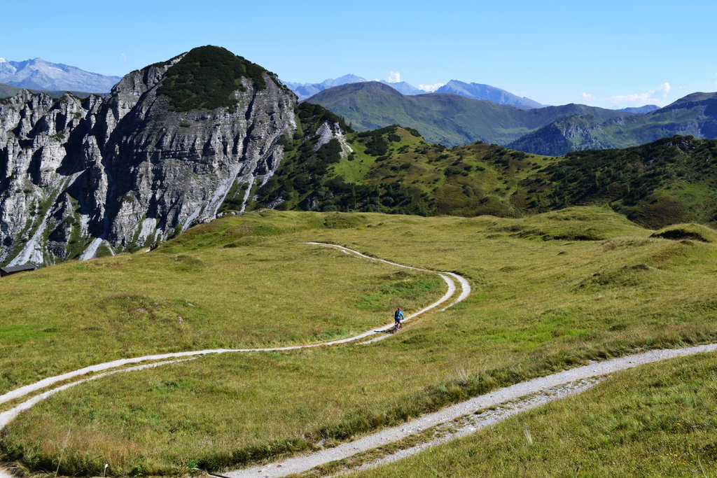 Weg vom Padasterjochhaus ins Gschnitztal hinunter. Foto: Judith Hammer