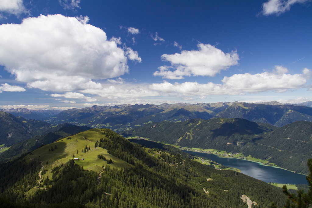 Blick vom Golz auf den Weissensee. Foto Alpine Pearls