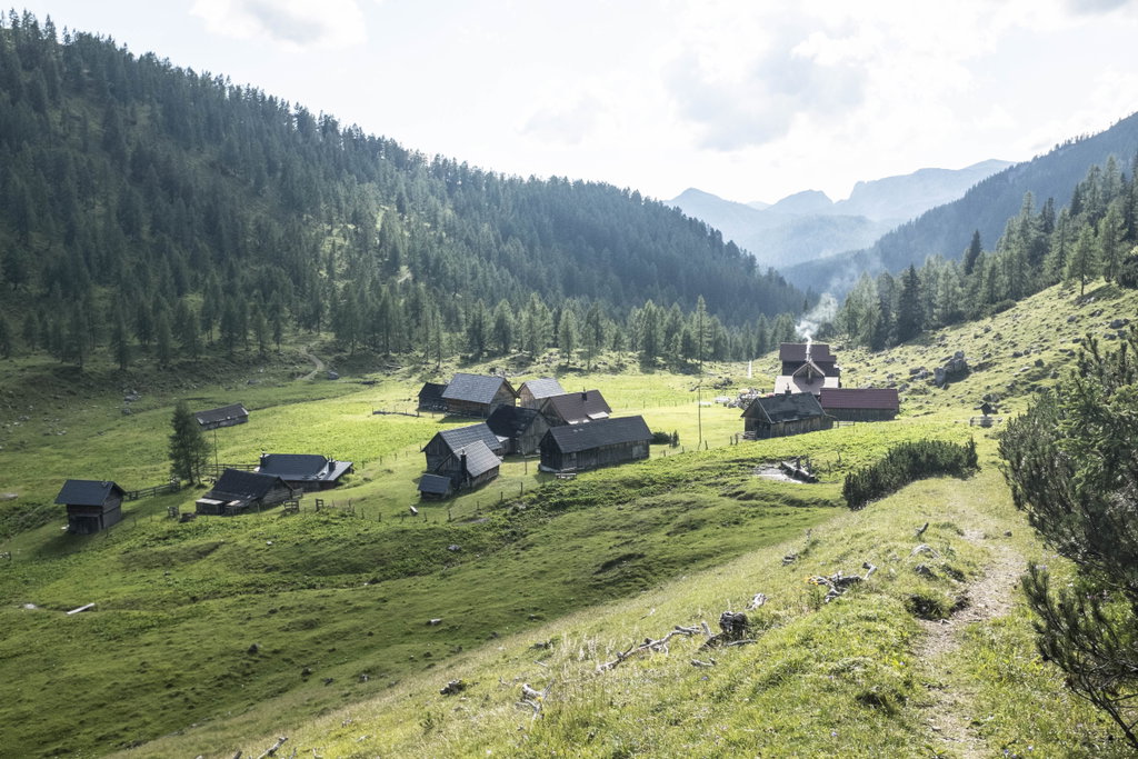 Niederhüttenalm mit Hochmölbinghütte. Foto: Birgit Reiter