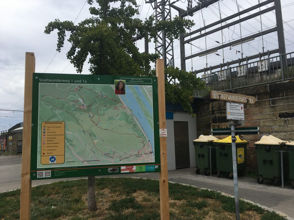 Am Anfang jedes Stadwanderwegs: eine Übersichtskarte. Foto Veronika Schöll