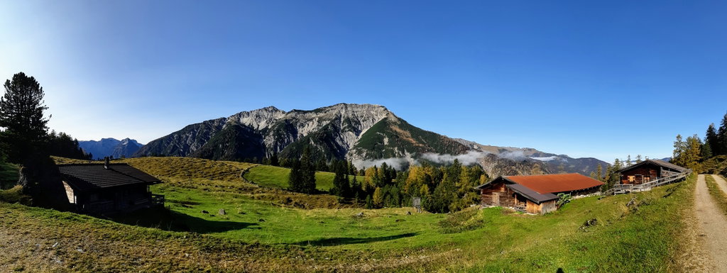 Kot-Alm Niederleger mit Seeberg- und Seekarspitz. Foto: Konrad Gwiggner