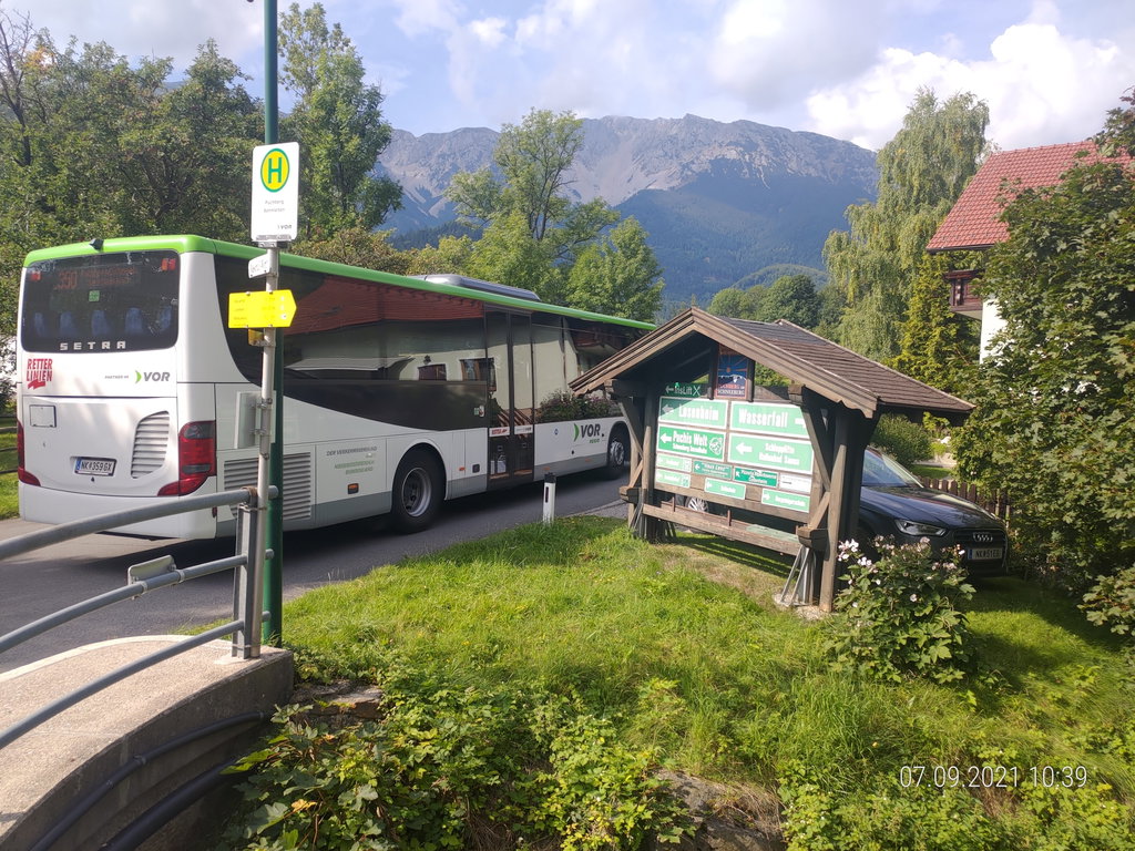 Anreise mit Bahn und Bus. Foto: Simon Widy