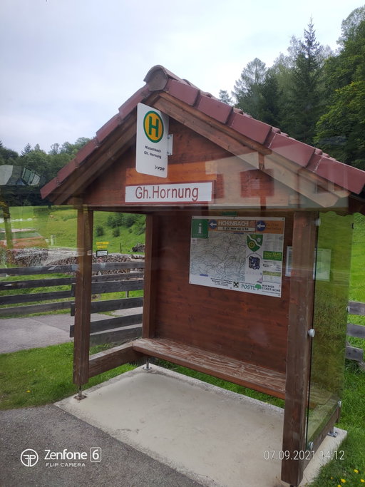 Busstation Miesenbach GH. Hornung. Foto: Simon Widy