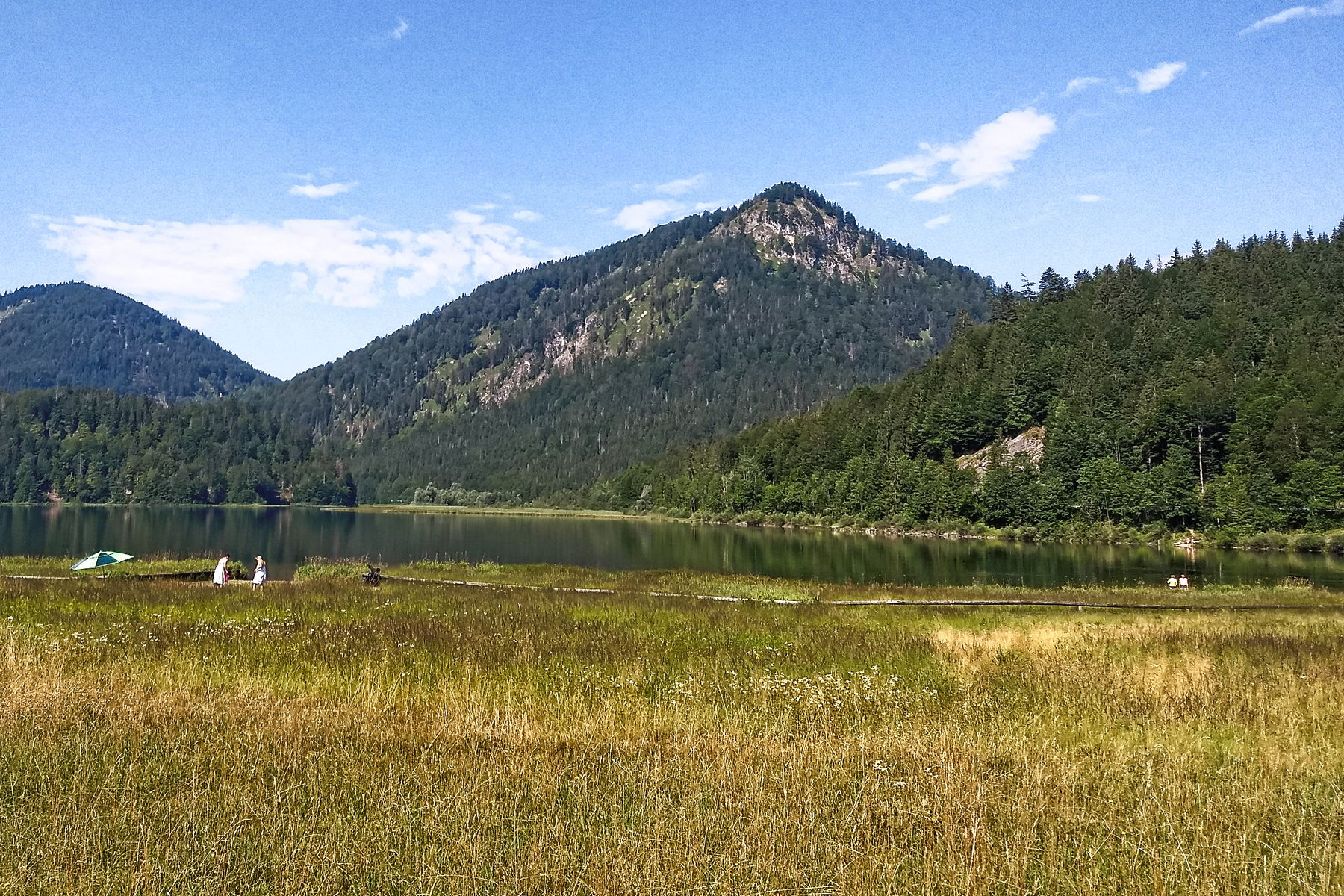 Wander- (und Radl-)Runde zu idyllischen Almen und wildromantischen Seen