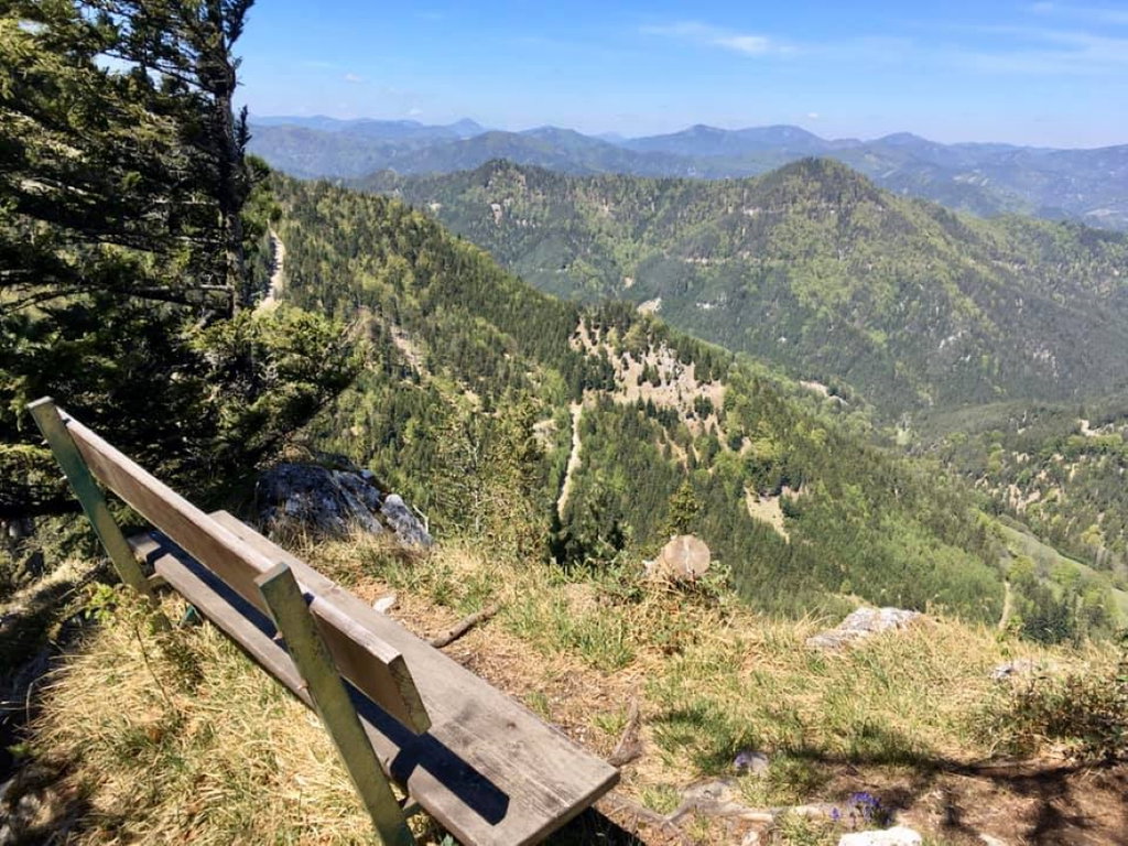 Bankerl mit Luft unter den Füssen. Foto Veronika Schöll