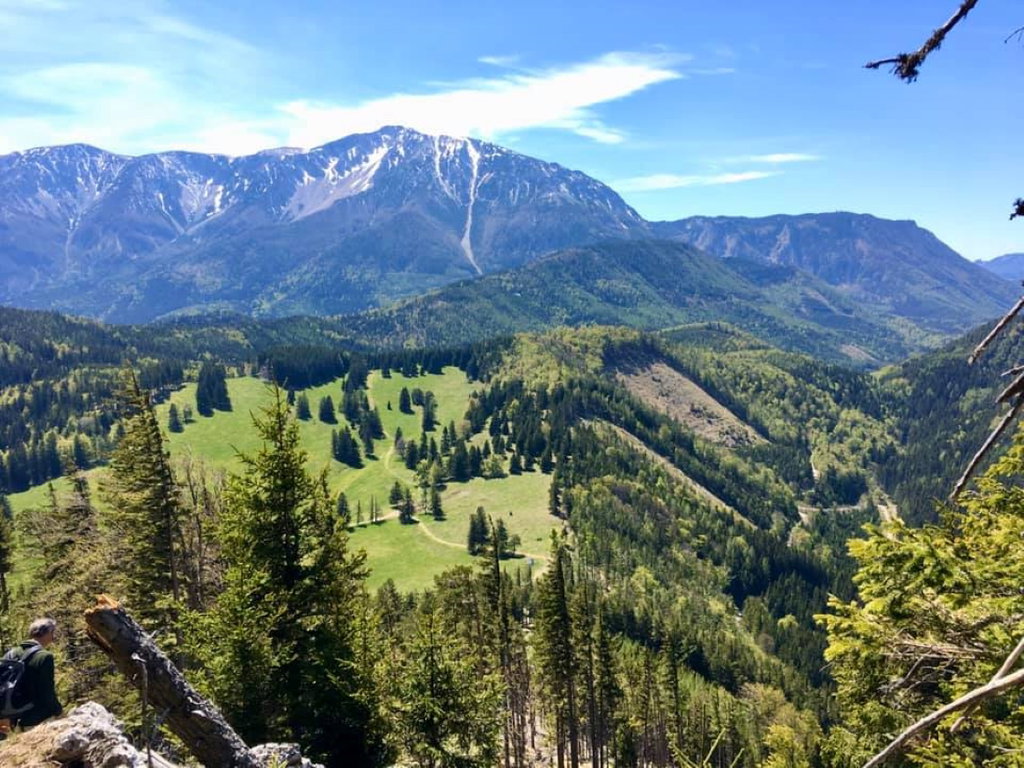  Vom Schober steil hinunter zur Schoberalm. Foto Veronika Schöll
