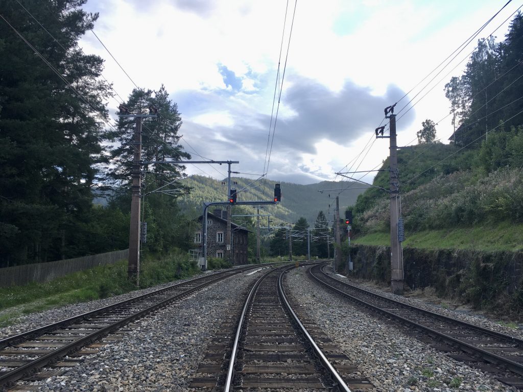 Achtung, Zug fährt durch! Fotos Krisztina Grünzeis