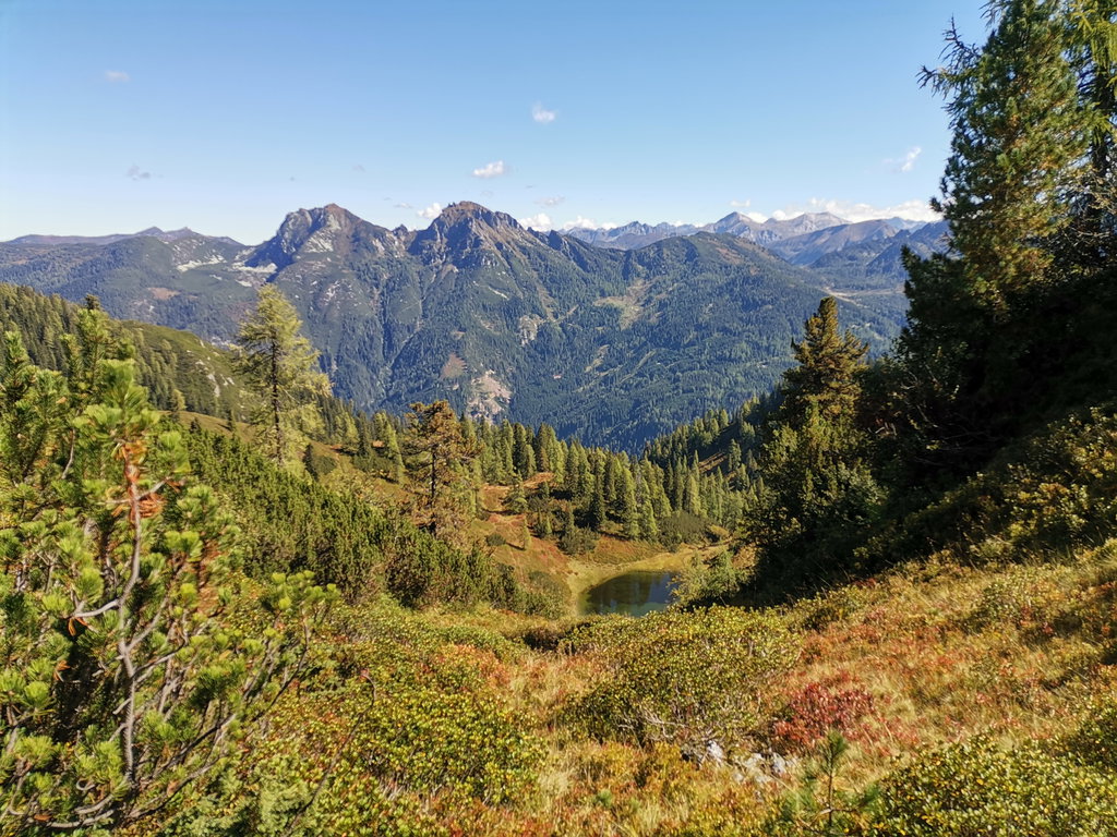 Am Weg zum Hakopf, Blick in die Radstädter und Schladminger Tauern. Foto Veronika Schöll