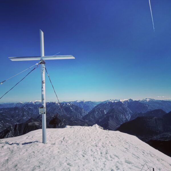 Beim Gipfelkreuz. Aussicht.Aussicht.Aussicht. Foto Veronika Schöll