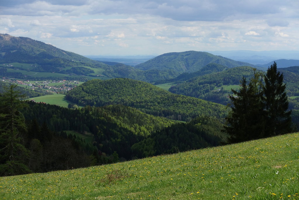 Blick nach Semriach und zur Hohen Rannach. Foto: Peter Backé