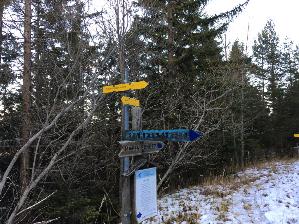 Wegweiser auf den Sonnwendstein