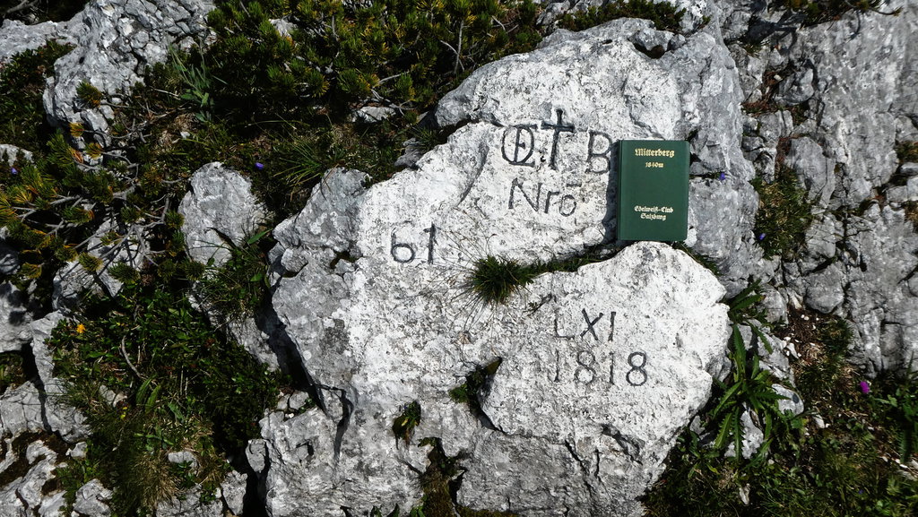 Gipfel-Grenzstein-Gipfelbuch. Foto: Karl Plohovich
