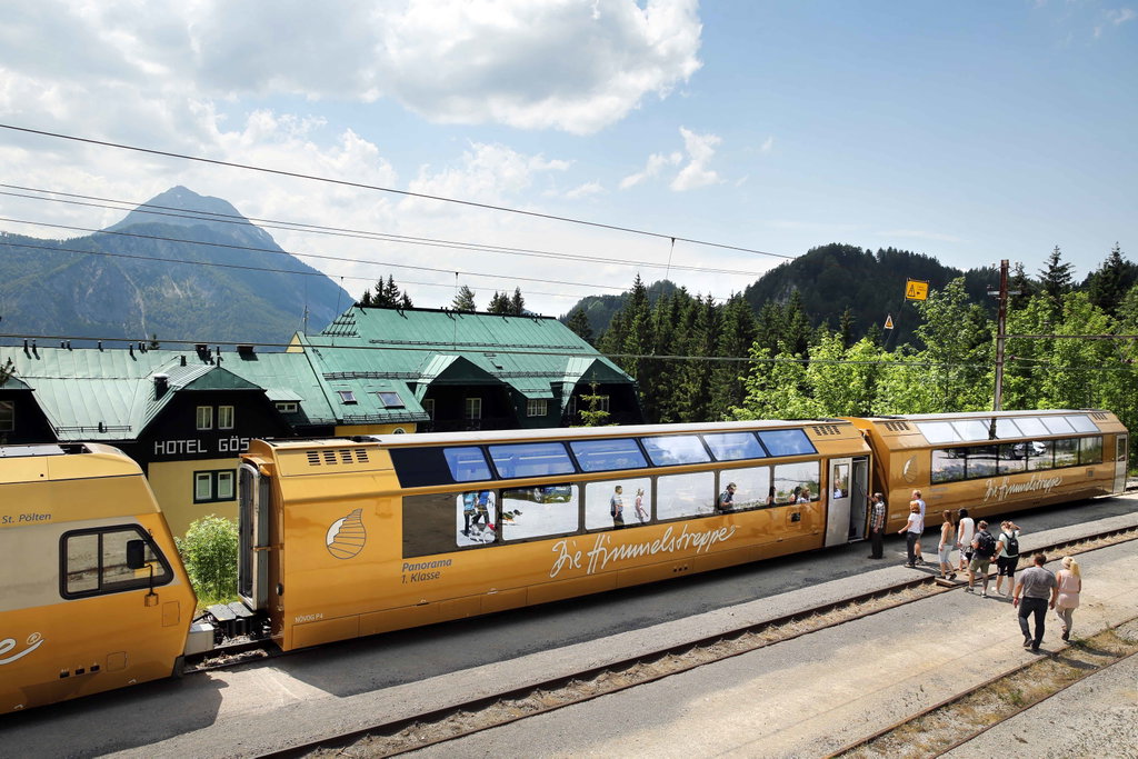 Die Anreise nach Gösing erfolgt mit dem Panoramawagen 1. Klasse der Mariazellerbahn. Foto: weinfranz.