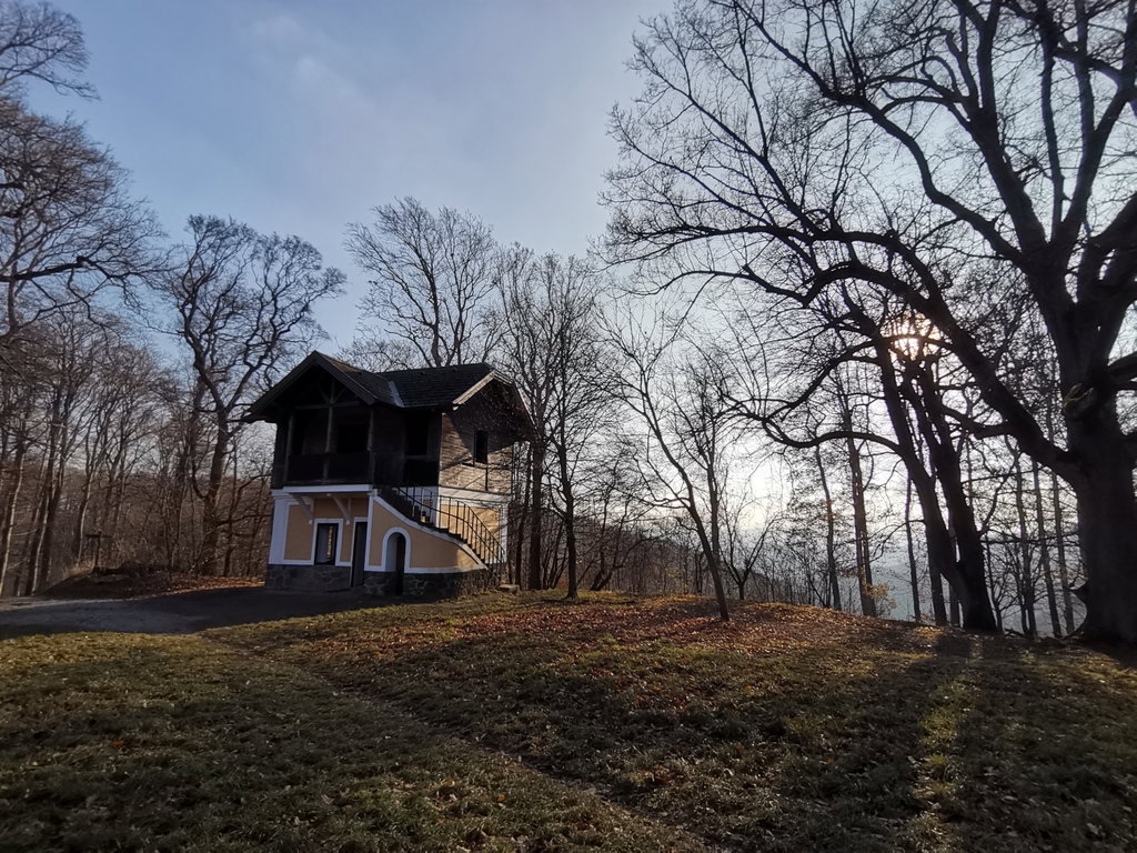Am Hameau, der letzte Rest vom ehemaligen Waldgasthaus. Foto Veronika Schöll