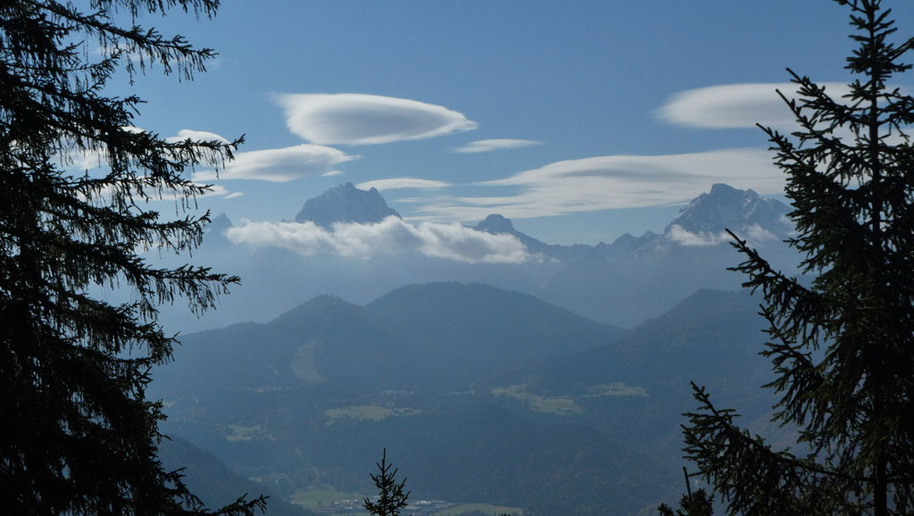 Watzmann, Hundstod und Hochkalter mit Föhnwolken. Foto: Karl Plohovich