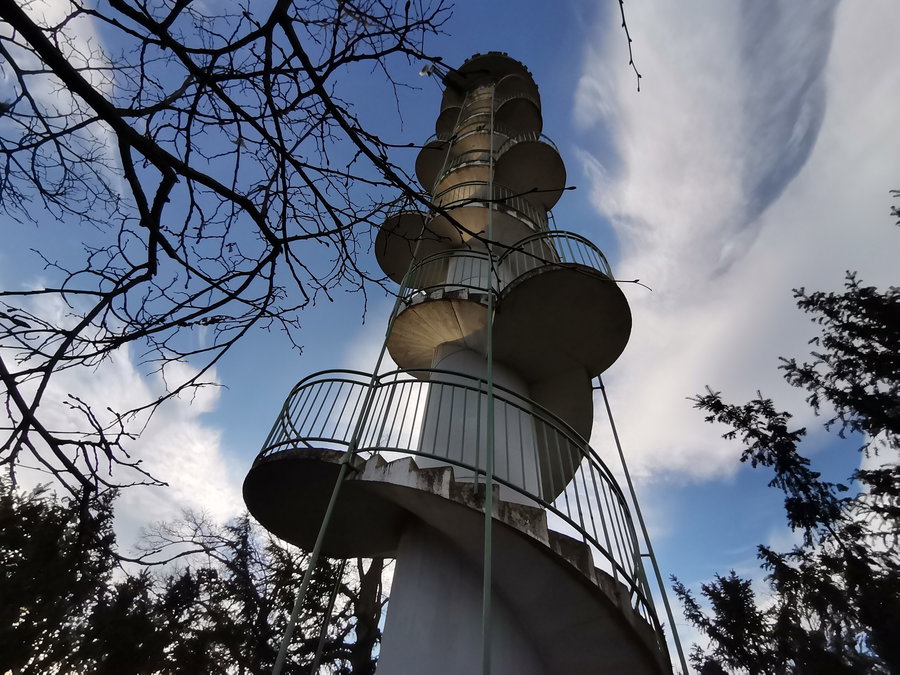 Jubiläumswarte, dieser Bau stammt aus dem Jahr 1955, und ersetzt den hölzernen Turm von 1898. Foto Veronika Schöll