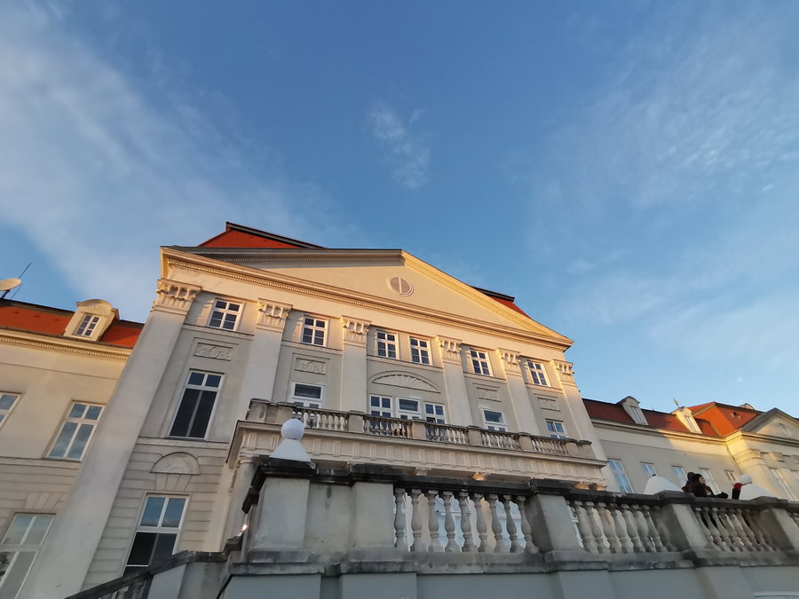 Schloss Wilhelminenberg im Abendlicht. Foto Veronika Schöll