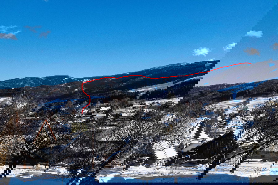 Grober Streckenverlauf, vom Bahnhof aus gesehen. Foto: Birgit Reiter, Streckenmarkierung:  Martin Heppner