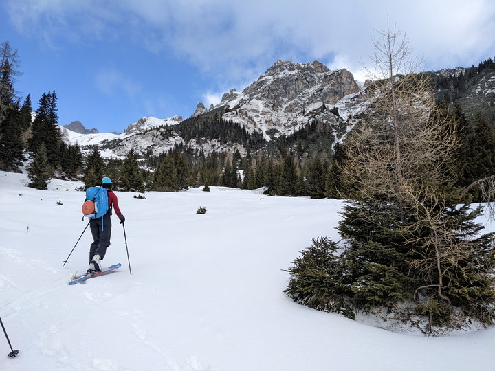 Nach dem Verlassen der Forststraße geht es einige Zeit über freie Flächen. Foto: Protect Our Winters Austria