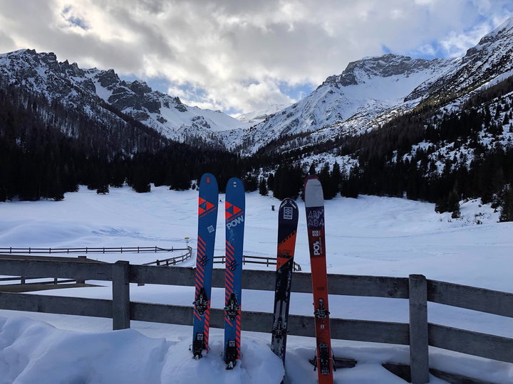Von der Ochsenalm hat man einen schönen Blick auf unser Abfahrtsgelände und natürlich auf das Kalbenjoch. Foto: Protect Our Winters Austria