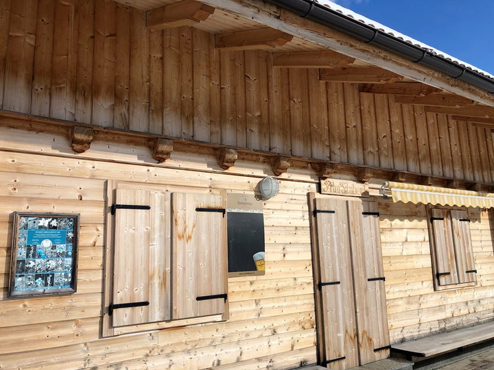 Gerne wären wir auf der Ochsenalm eingekehrt, leider hat diese im Winter nicht offen. Foto: Protect Our Winters Austria