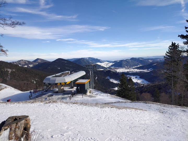 Ausblick von der Bergstation der Sesselbahn. Foto: Simon Widy