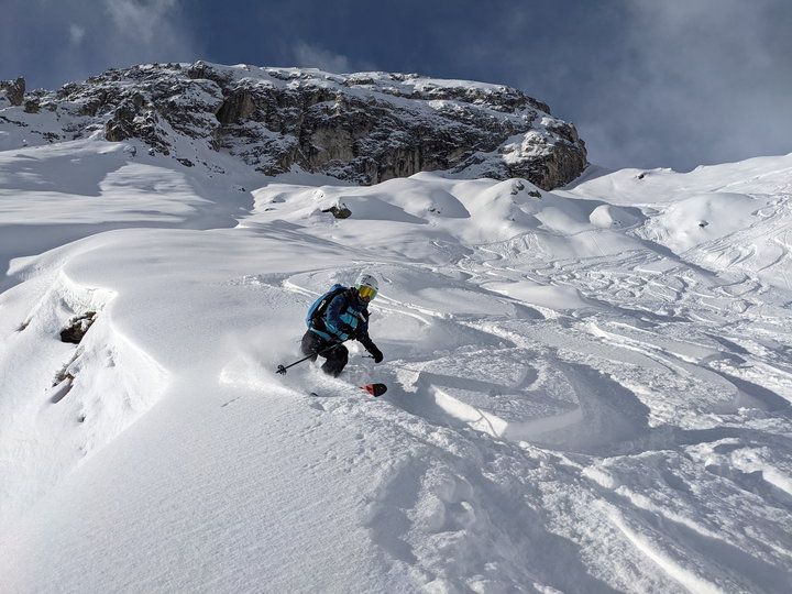 Überraschend genussvoll fiel die Abfahrt aus, der Graben auf dem (ersten) Bild links hat uns aber mindestens genauso überrascht! 1 Foto: Protect Our Winters