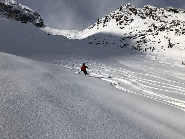 Überraschend genussvoll fiel die Abfahrt aus, der Graben auf dem (ersten) Bild links hat uns aber mindestens genauso überrascht! 2 Foto: Protect Our Winters