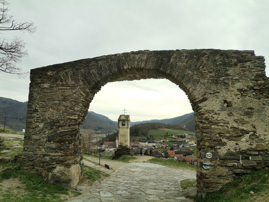 Das  Rote Tor. Foto Veronika Schöll