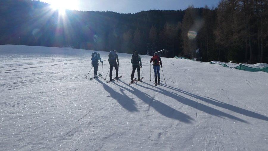 Die ersten Meter auf Skiern. Foto Karl Plohovich