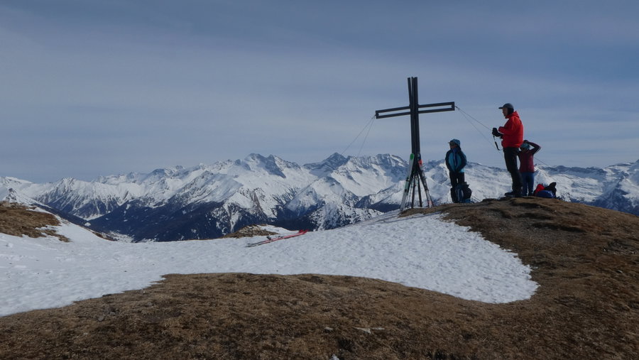 Eggerberg 2280m, gegen Tuxer Alpen (Olperer & Co). Foto Karl Plohovich