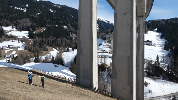 Wahrzeichen A13 Viadukte, kleines Sägewerk. Foto Karl Plohovich