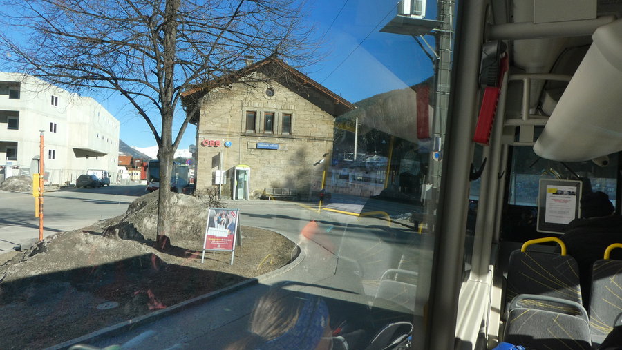 Mit Bahn und Bus nach Steinach. Foto Karl Plohovich