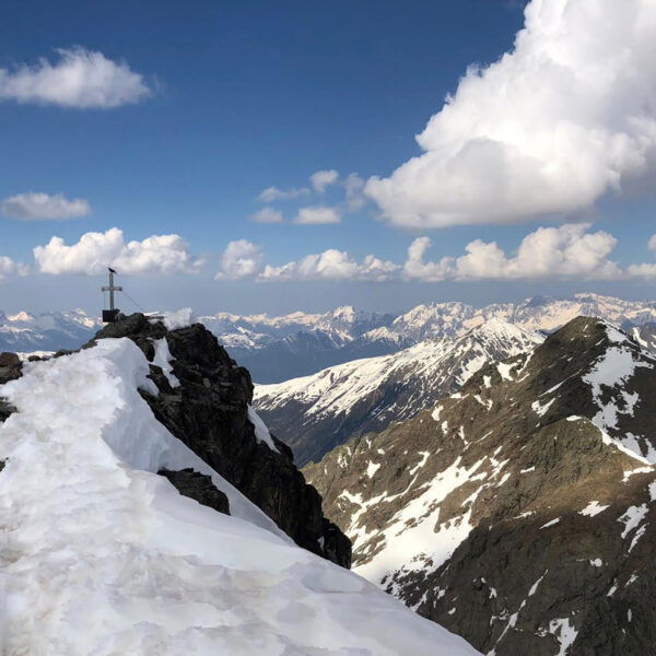 Sulzkogel Gipfelkreuz mit Blick Richtung Norden. Foto: Alexander Hedenig