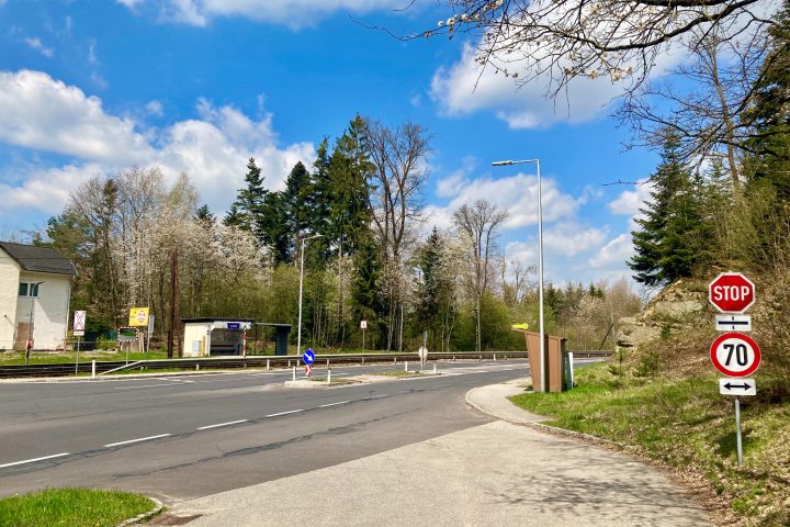 Wo Bahn und Bus in Lacken halten… Hier geht die Tour los! 2 Fotos: Stefan Hochhold