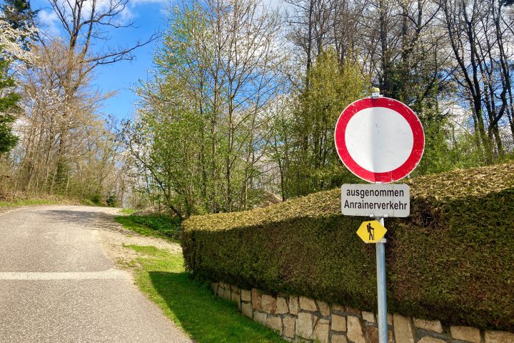 Wo Bahn und Bus in Lacken halten… Hier geht die Tour los! 1 Fotos: Stefan Hochhold