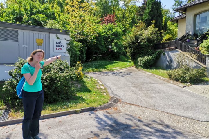 Bahnhof Hainburg-Kulturfabrik, Braunsberg und Abzweigung in den Wald. Foto Veronika Schöll