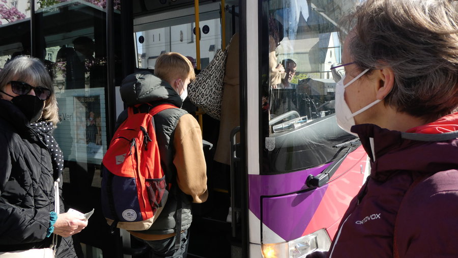 Gut besetzter Bus. Foto: Karl Plohovich
