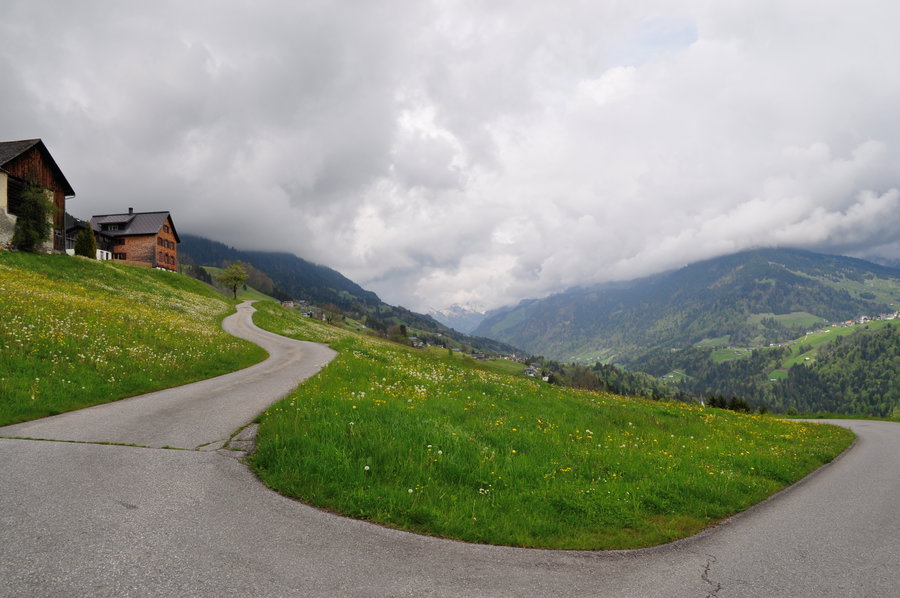 Wenig Verkehr und viel Ruhe im Walsertal an diesem Sonntag. Foto: Norman und Lisa