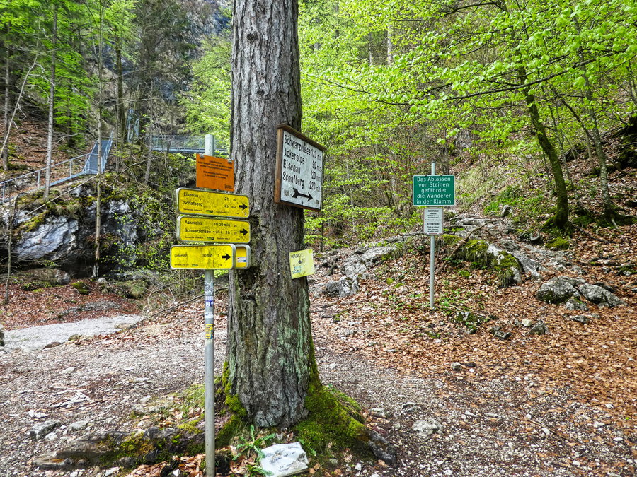 Wegweiser Schwarzensee. Foto: Eva Maria Ginal