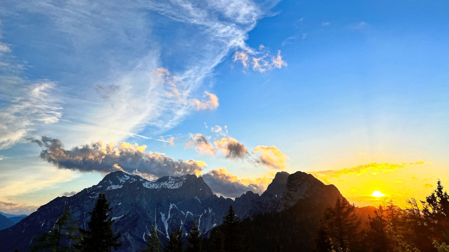 Sonnenuntergang auf der Ennstalerhütte. Foto: Birgit Matzinger