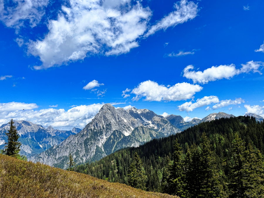 Gute Kombi: Sonnenschein und Berggipfel. Foto: Birgit Matzinger